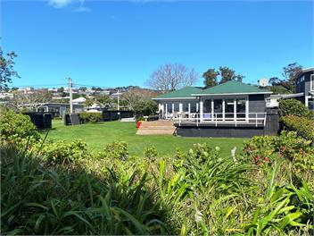 Manly Beachfront bach - Whangaparaoa