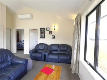 Whitestone Cottage - Te Anau Lakefront - Te Anau