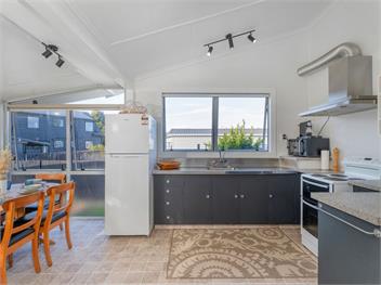 Coastal Break Bach (Bachcare) - Whangamata