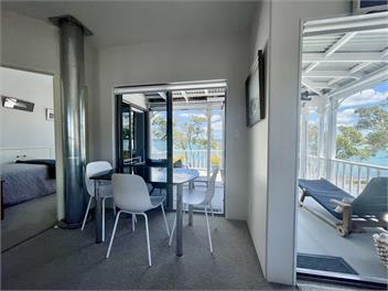 Paradise on The Strand. Waterfront Holiday Home - Bay of Islands
