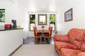 Hill Cottage (Bachcare) - Featherston