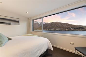 Lake Views on De La Mare Place, 3 BDR, Free Wi-Fi - Queenstown
