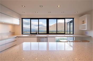 QT Paradise: Panoramic Views & Elegant Comfort - Queenstown