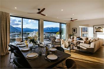 Korari House | Lake Views | Close to Town Centre | Sleeps 10 - Wanaka