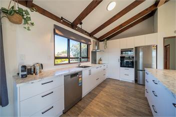 Four Peaks Matai Escape (Bachcare) - Te Anau