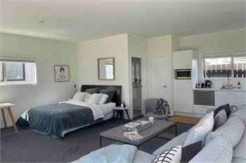 Sunny Coastal Escape w/ Views, Studio & Family Space - Pauanui