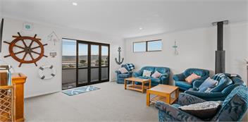 Pukehina Beach. Accommodating 19 guests. - Tepuke