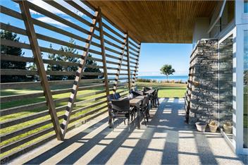 Kina Retreat - Main House with Pool Access -