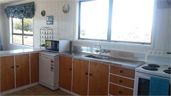 'Olde Beach Villa'  Waikanae. A wonderful ocean-view beach house - Waikanae