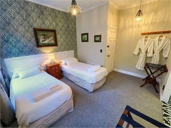 Historic Winter Ski Cottage/Summer River Cottage. - Queenstown