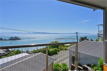 Seascape Villa - Nelson Waterfront Holiday Home - Nelson