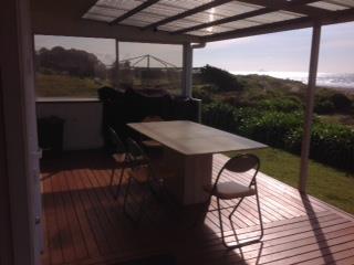 LOWES RETREAT (ON the Beach) - Opotiki