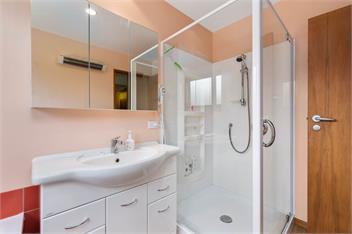 Retro Ski Lodge (Bachcare) - Wanaka
