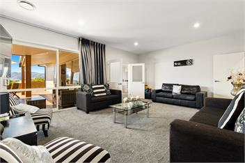 Lakeside Luxury (Bachcare) - Wanaka