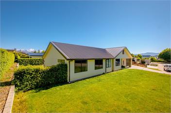 Roys Bay Lodge (Bachcare) - Wanaka