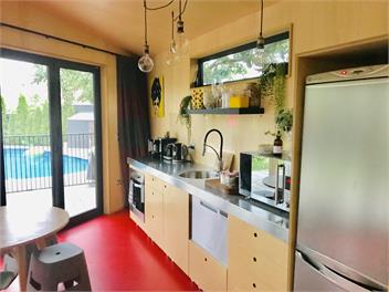 Stylish pool house with starter breakfast  - Christchuch 