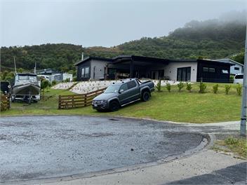 Mahia Bach with Spa - Mahia Beach