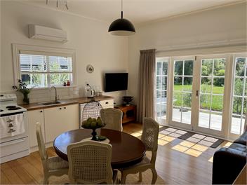 The Old Hawkesbury Cottage - Blenheim