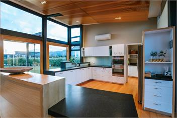 Mt Gold Retreat - Sleeps 8 - Spa Pool - Tennis Court - Wanaka