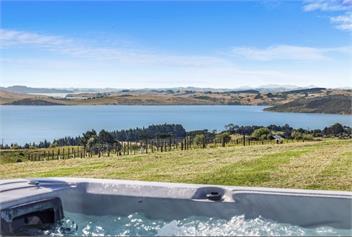 Farmhouse - Coastal Views - Auckland