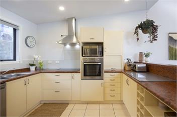 Livin' on Lake Time | Waterfront Accommodation - Queenstown