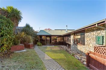 Lake Stroll Charm (Bachcare) - Wanaka