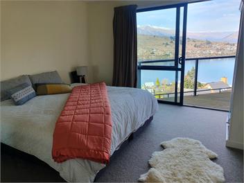 Enjoy LakeView Panoramas in comfort - 