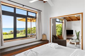Beachfront Villa at Adrift in Golden Bay - Tukurua