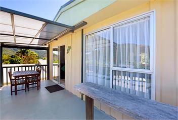 Bach with Bay Views - Okiwi Bay