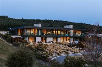 Ridgecrest | Lake Views | Spa Pool - Wanaka