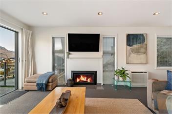 Lake Views on De La Mare Place, 3 BDR, Free Wi-Fi - Queenstown
