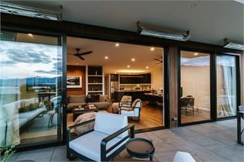 Korari House | Lake Views | Close to Town Centre | Sleeps 10 - Wanaka