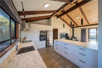 Four Peaks Matai Escape (Bachcare) - Te Anau