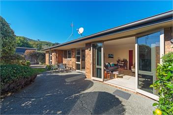 Casa Bella - Nelson City Holiday Home - The Wood, Nelson