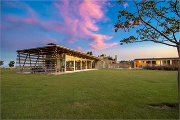 Kina Retreat - Main House with Pool Access -