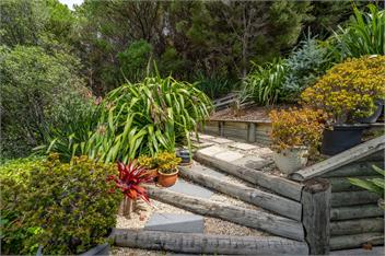 MODERN HILL TOP HOUSE | Amazing Views & Space | Sleeps 10 -