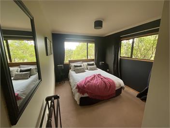 70 Chalet Cres -