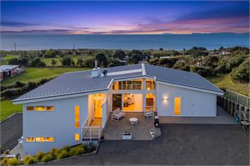 Rings Beach Retreat - Award Winning Property - 