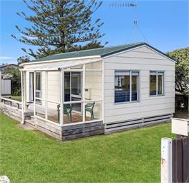 Waitarere Beach Bach. Pet friendly -