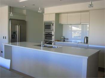 ARNIES PLACE AT THE BEACH - TAURANGA