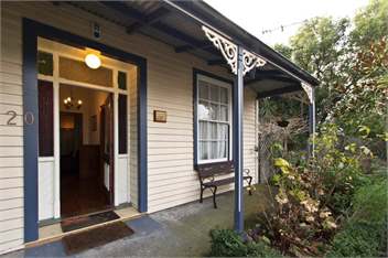 Brockworth Cottage - (Christchurch City and Country Cottages) - 
