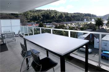 Waterfront Luxury Three Bedroom Quay Apartment - Picton