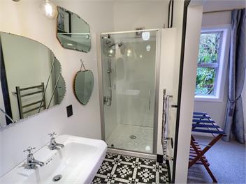 Historic Winter Ski Cottage/Summer River Cottage. - Queenstown