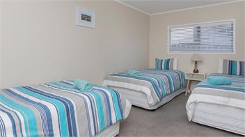 OMAHA HARBOUR VIEWS - Winter Special Rates Luxurious home overlooking golf course and inlet - Matakana