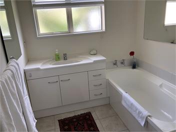 Brook Green on Meadowstone - free Wifi - Wanaka 9305