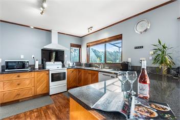 Courtside Quarters (Bachcare) - Waihi Beach