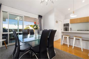 Lakeside Luxury (Bachcare) - Wanaka