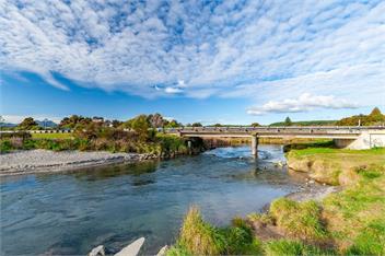 Waitahanui Lakefront Escape (Bachcare) - Waitahanui