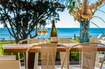 ONETANGI BEACHFRONT ESCAPE - Onetangi