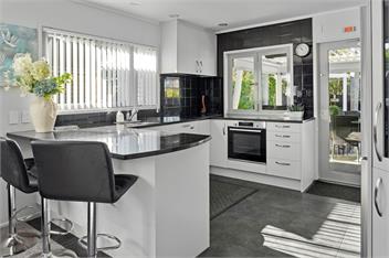 Waterfront - private spa, pool, sauna - Waihi Beach